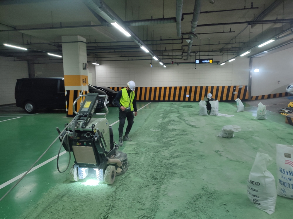 장성과 / 에폭시철거 관련 작업으로 고급스러운 마감이 돋보입니다. (감동받았습니다, 청소도) · 디테일한 마감 처리로 완성도 높은 결과물을 확인할 수 있습니다.